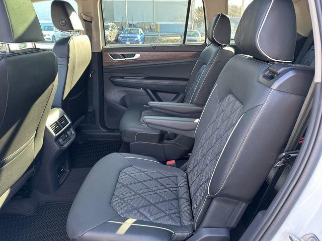 new 2025 Volkswagen Atlas car, priced at $53,789