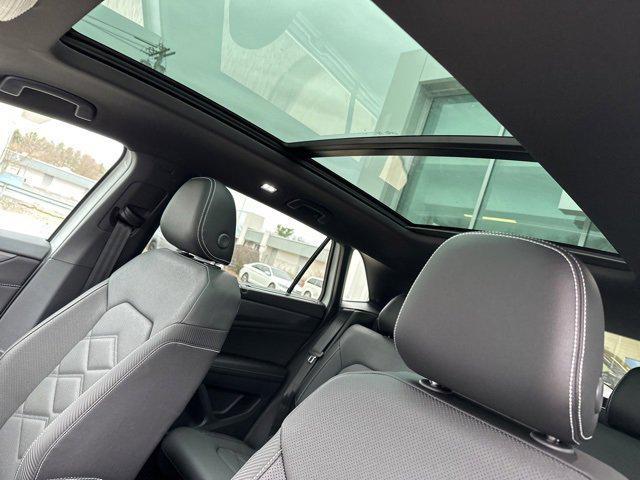 new 2025 Volkswagen Atlas Cross Sport car, priced at $43,656