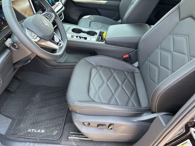 new 2025 Volkswagen Atlas car, priced at $39,725