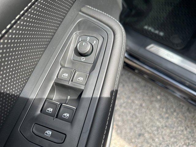 new 2025 Volkswagen Atlas car, priced at $53,104