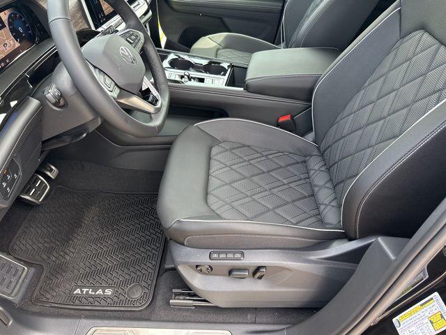 new 2025 Volkswagen Atlas car, priced at $50,604