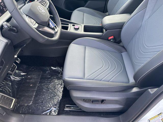 new 2025 Volkswagen Tiguan car, priced at $37,888