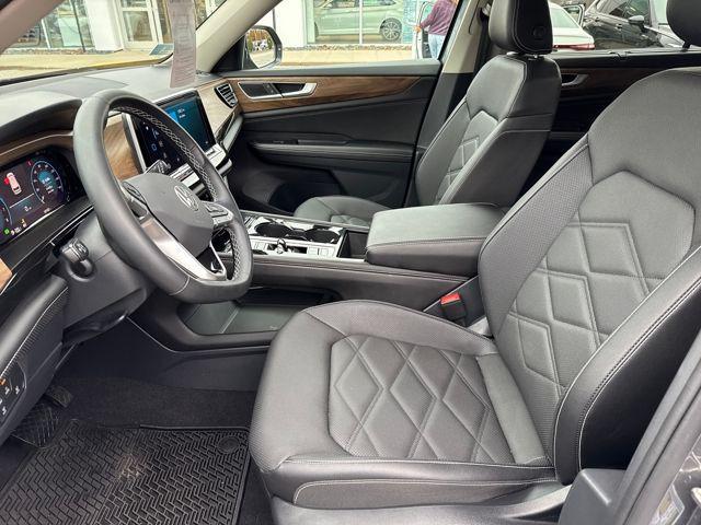 used 2025 Volkswagen Atlas car, priced at $36,900