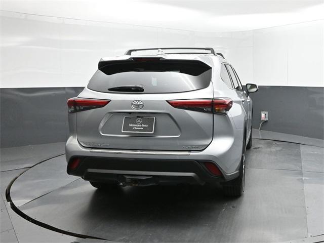 used 2022 Toyota Highlander car, priced at $34,995