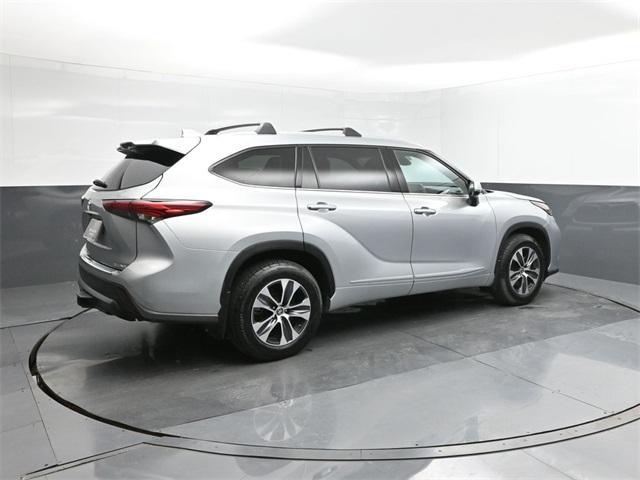 used 2022 Toyota Highlander car, priced at $34,995