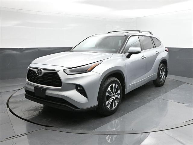 used 2022 Toyota Highlander car, priced at $34,995