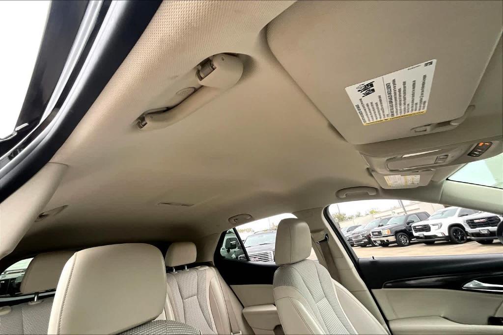 used 2022 Buick Envision car, priced at $22,100