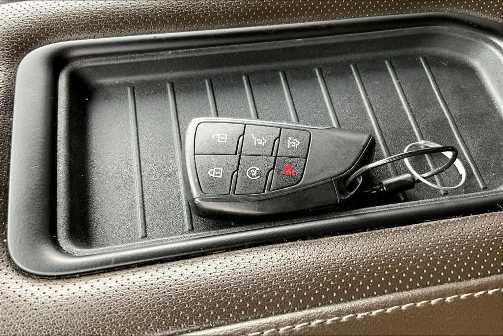 used 2021 GMC Yukon car, priced at $44,195