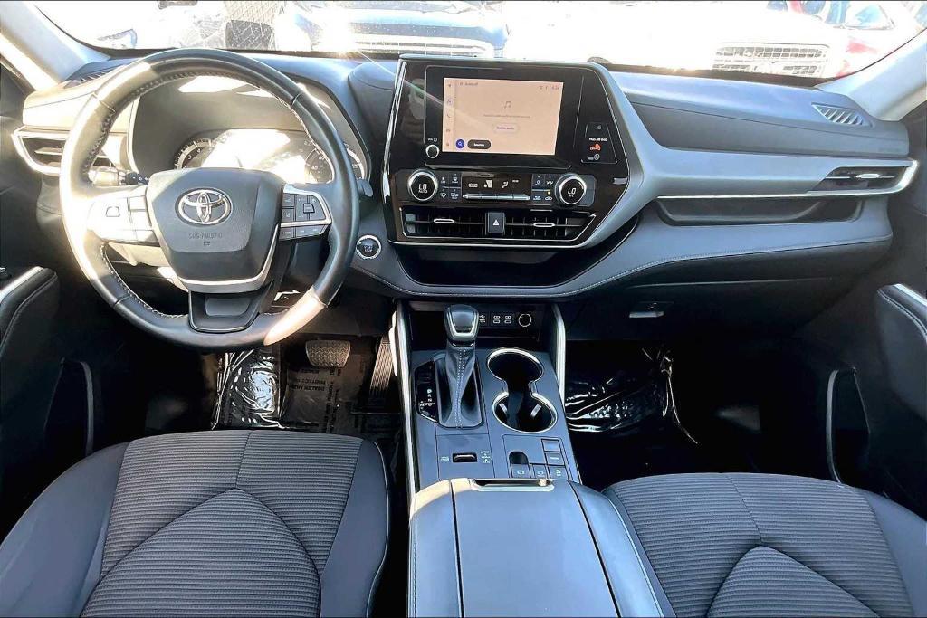 used 2023 Toyota Highlander car, priced at $33,900