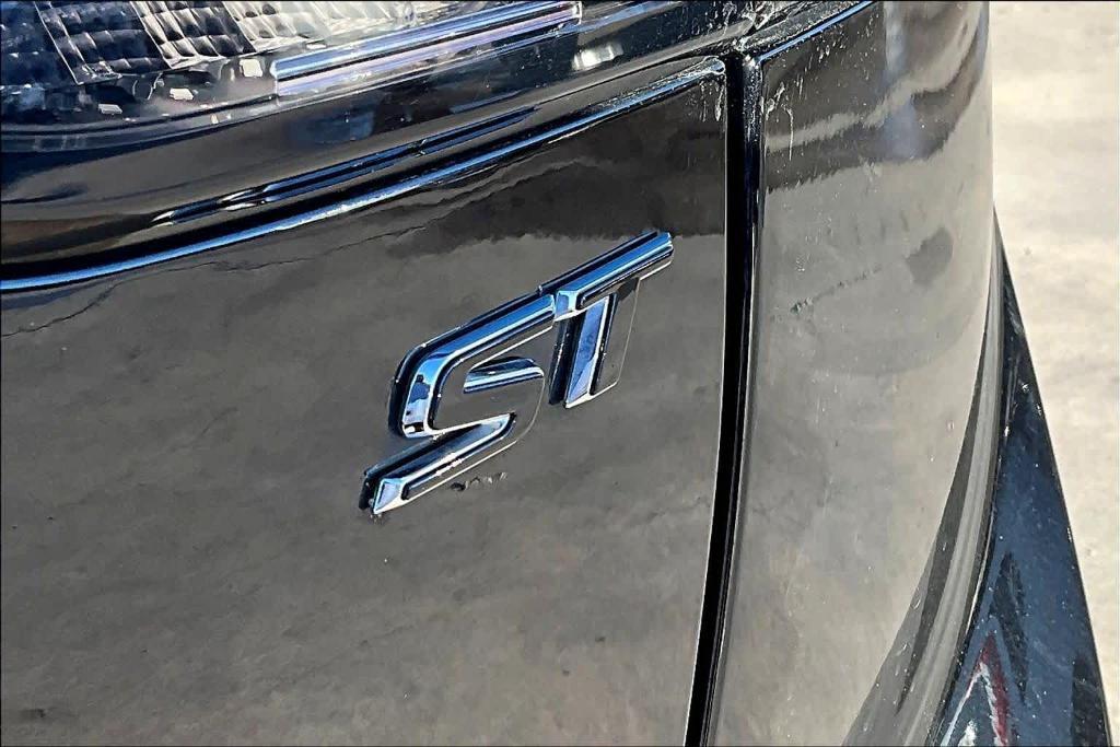 used 2023 Buick Envision car, priced at $26,648