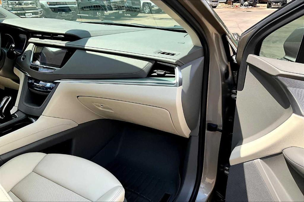 used 2022 Cadillac XT5 car, priced at $28,499
