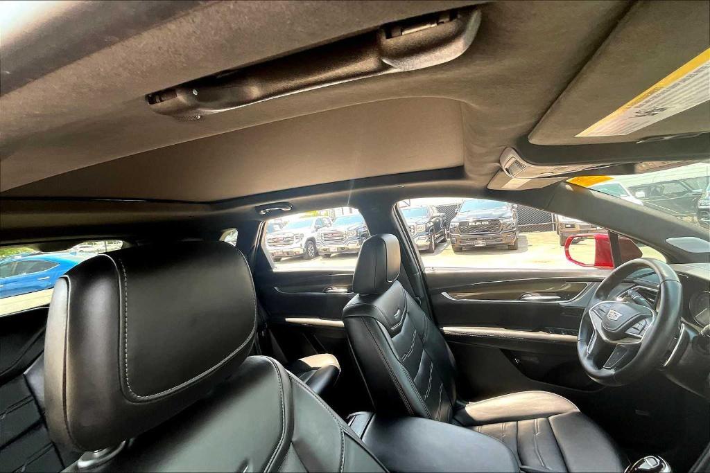 used 2020 Cadillac XT5 car, priced at $28,070