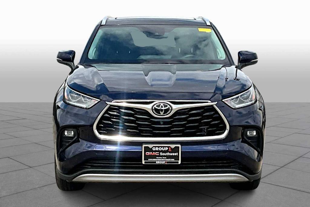 used 2022 Toyota Highlander car, priced at $41,800