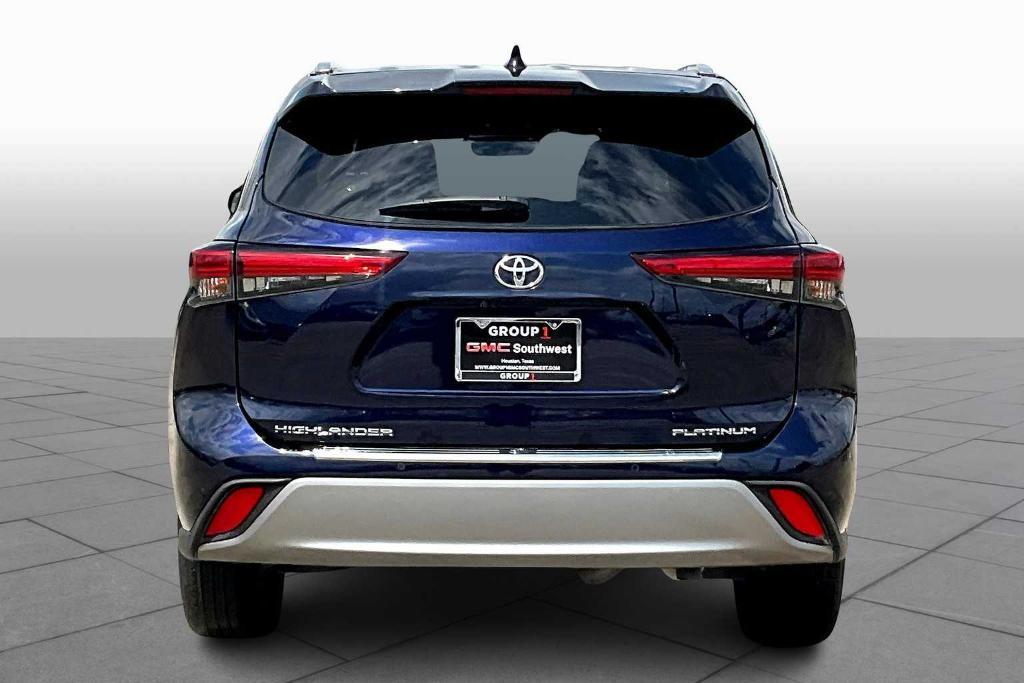 used 2022 Toyota Highlander car, priced at $41,800