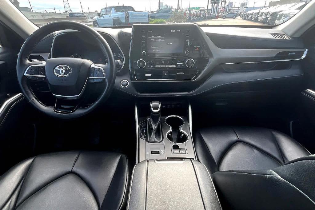 used 2020 Toyota Highlander car, priced at $24,300