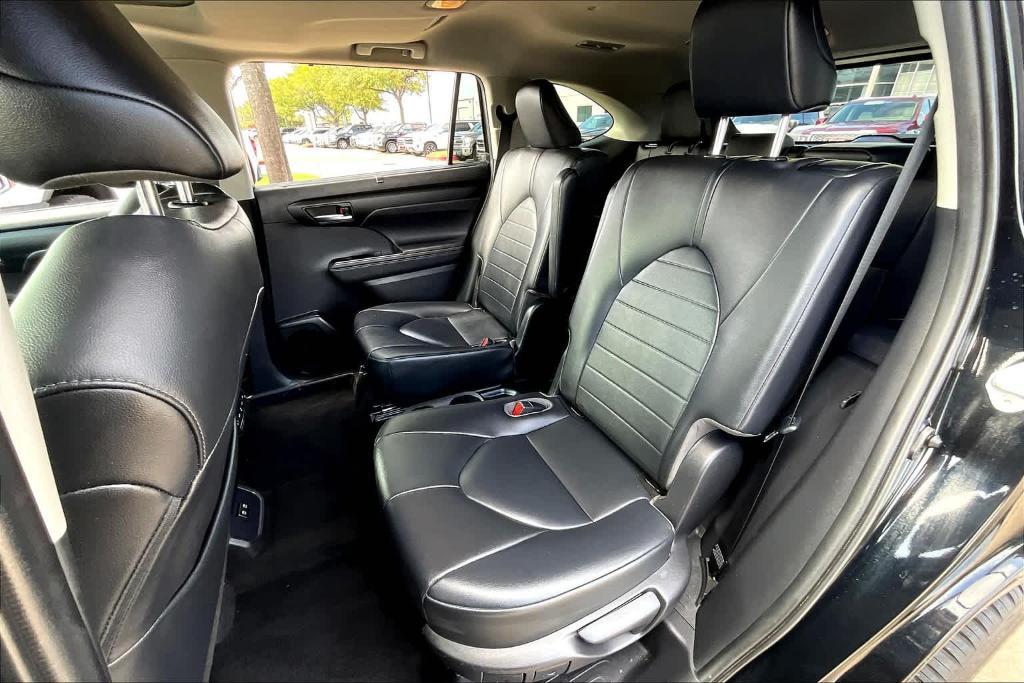 used 2020 Toyota Highlander car, priced at $24,300