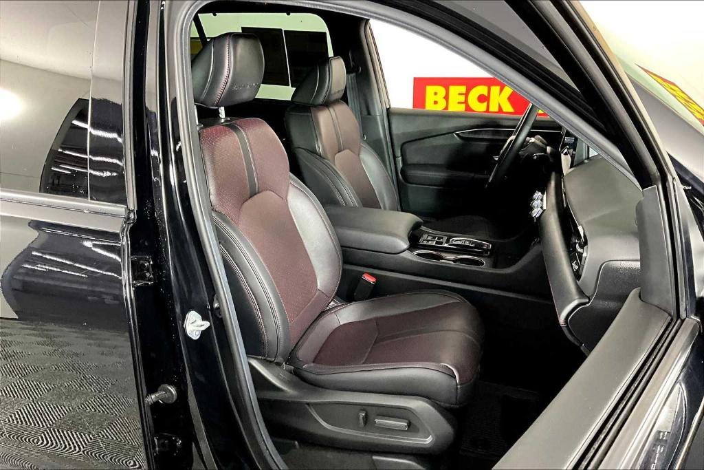 used 2025 Honda Pilot car, priced at $47,900
