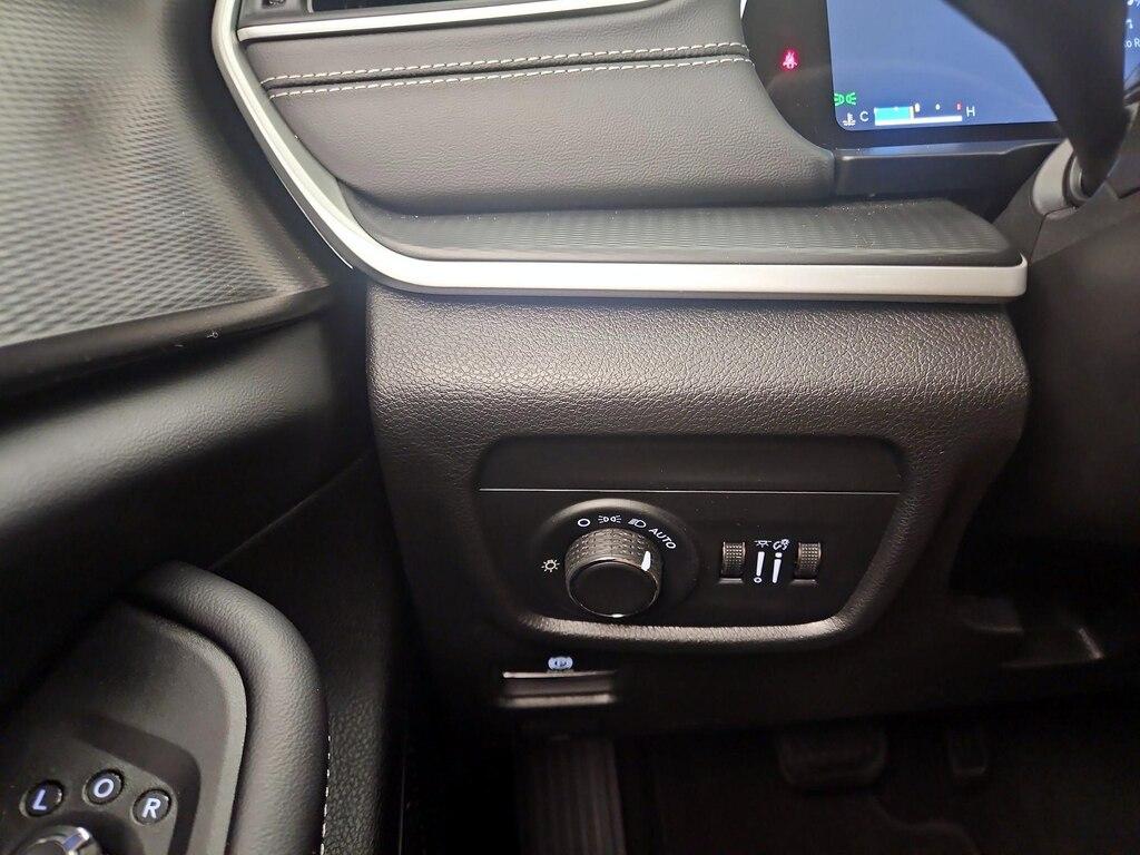 used 2025 Jeep Grand Cherokee car, priced at $39,998