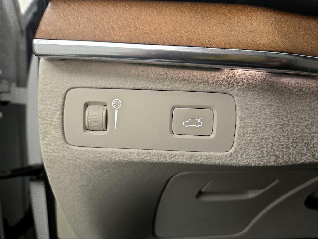 used 2020 Volvo XC90 car, priced at $36,998
