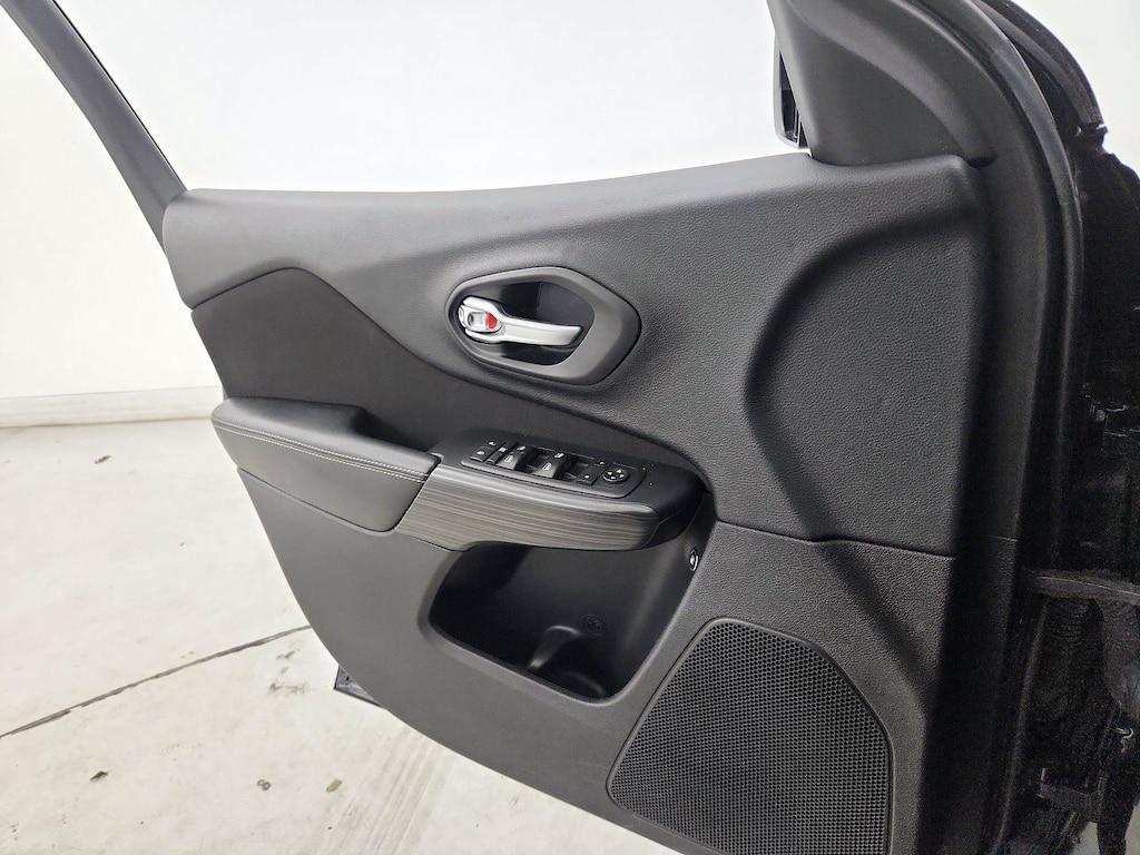 used 2015 Jeep Cherokee car, priced at $12,998