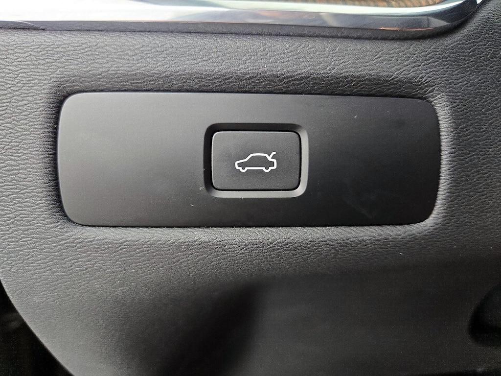 used 2023 Volvo XC60 car, priced at $30,998