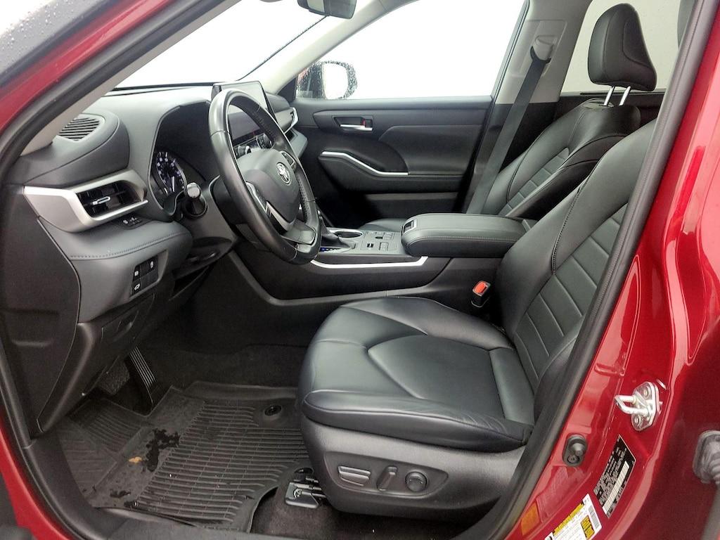 used 2023 Toyota Highlander car, priced at $36,998