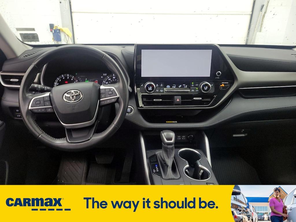 used 2023 Toyota Highlander car, priced at $36,998