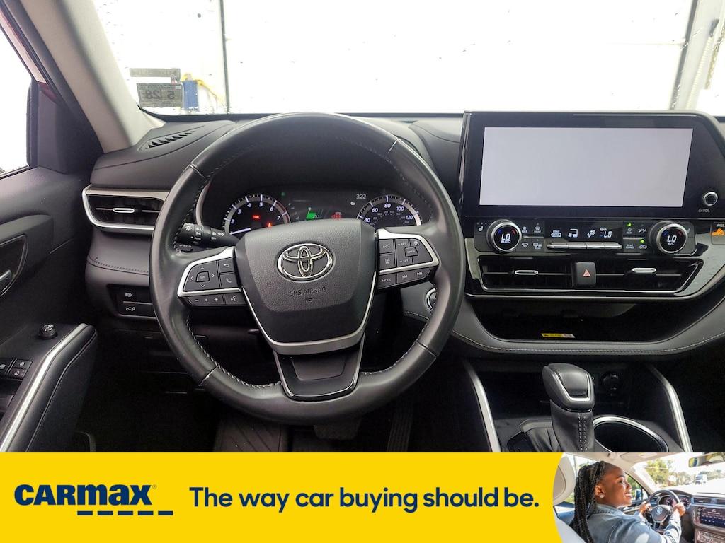 used 2023 Toyota Highlander car, priced at $36,998