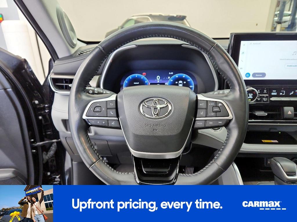 used 2023 Toyota Highlander car, priced at $36,998