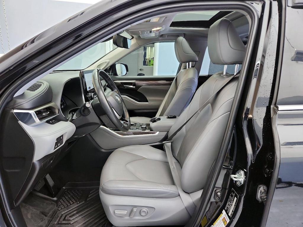 used 2023 Toyota Highlander car, priced at $36,998