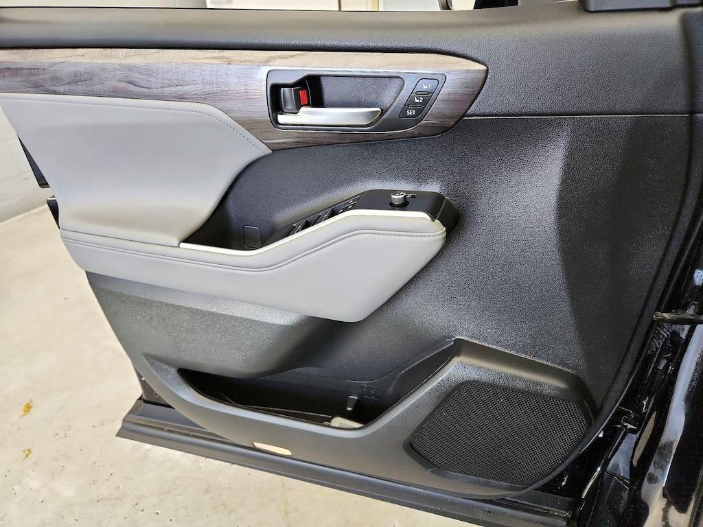 used 2023 Toyota Highlander car, priced at $36,998