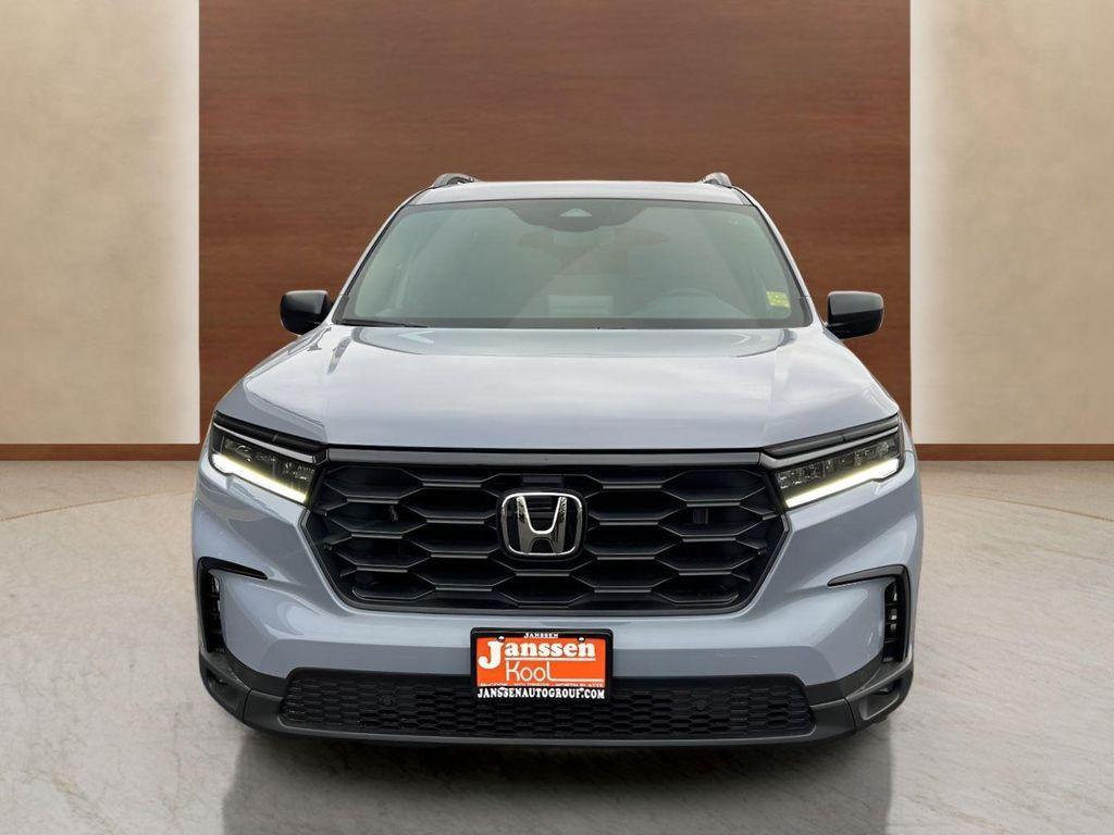 new 2025 Honda Pilot car, priced at $44,250
