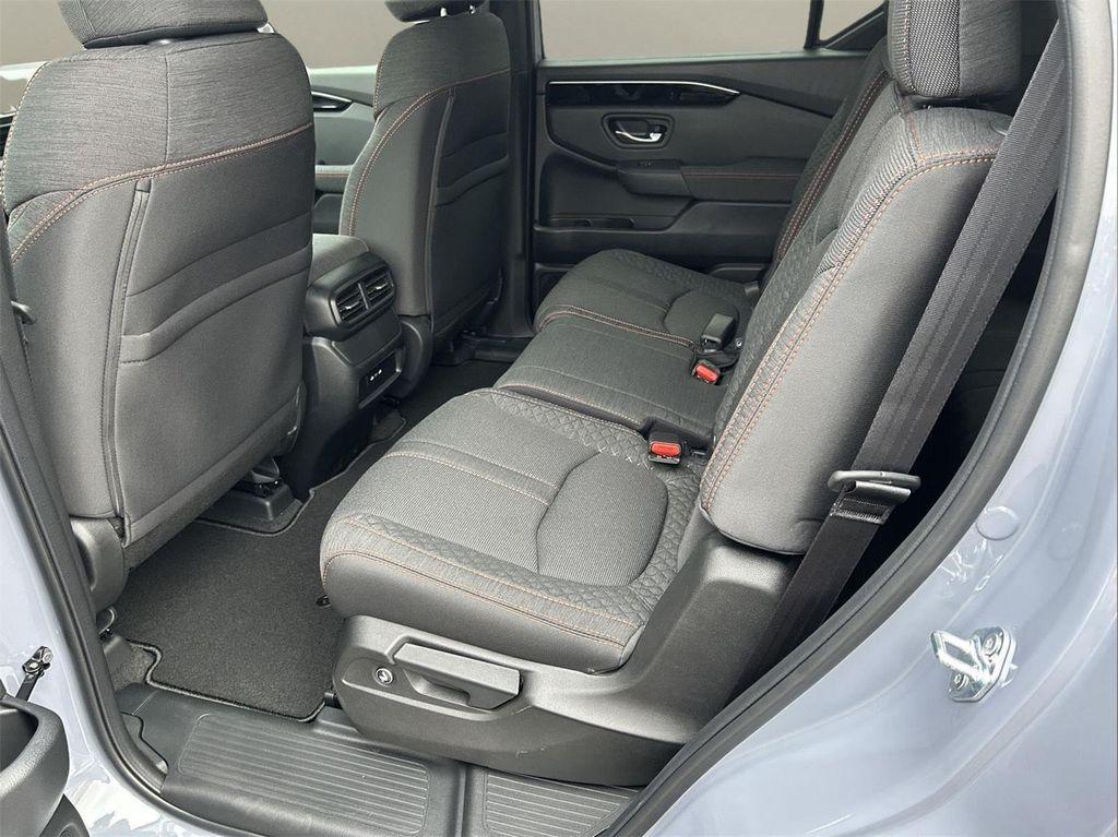 new 2025 Honda Pilot car, priced at $44,250