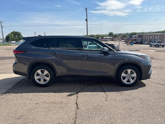 used 2022 Toyota Highlander car, priced at $31,600