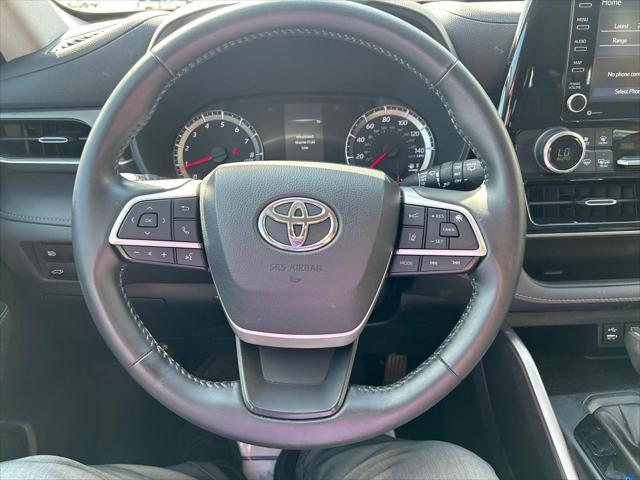 used 2022 Toyota Highlander car, priced at $31,600