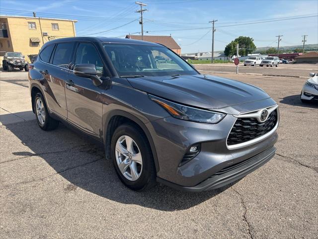 used 2022 Toyota Highlander car, priced at $31,600