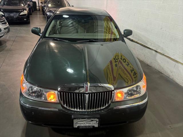 used 2001 Lincoln Town Car car, priced at $7,495