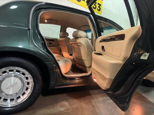 used 2001 Lincoln Town Car car, priced at $7,495