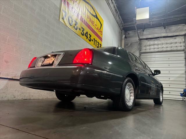 used 2001 Lincoln Town Car car, priced at $7,495