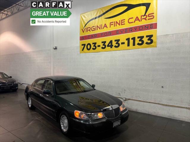 used 2001 Lincoln Town Car car, priced at $7,495