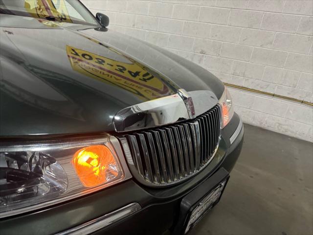 used 2001 Lincoln Town Car car, priced at $7,495