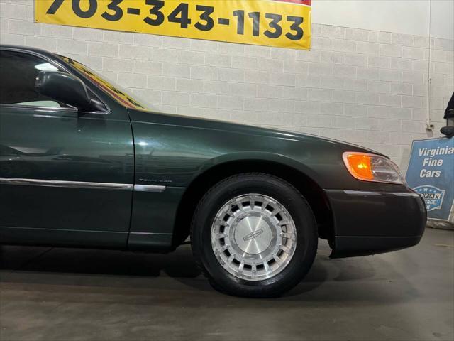 used 2001 Lincoln Town Car car, priced at $7,495