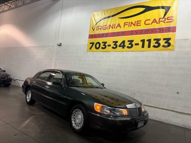 used 2001 Lincoln Town Car car, priced at $7,495