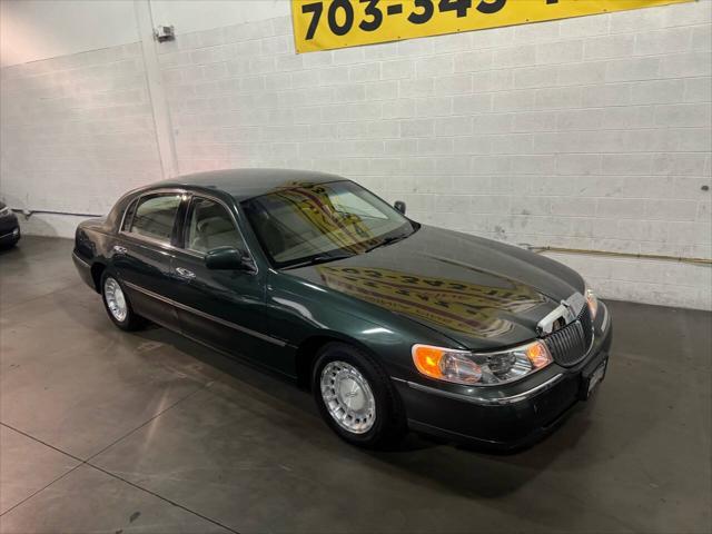 used 2001 Lincoln Town Car car, priced at $7,495