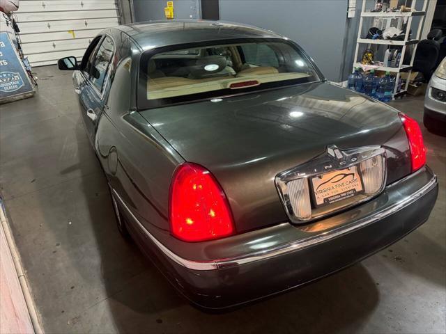 used 2001 Lincoln Town Car car, priced at $7,495