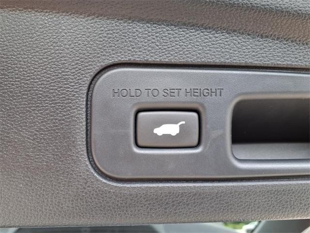 used 2025 Acura MDX car, priced at $51,589