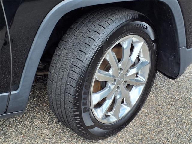 used 2017 Jeep Cherokee car, priced at $13,179