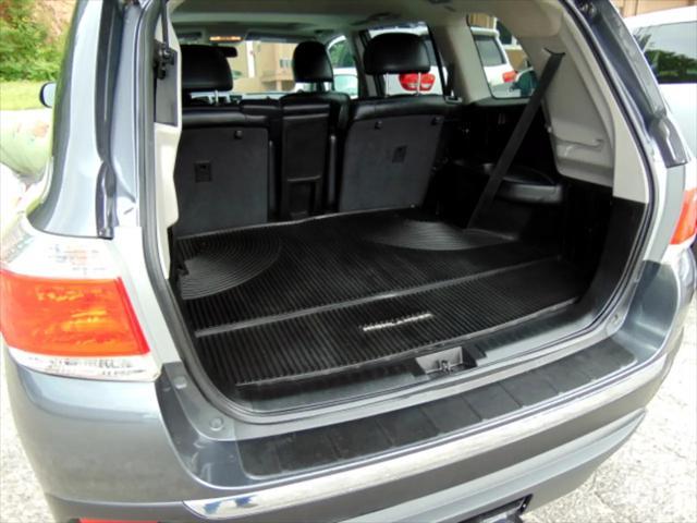 used 2013 Toyota Highlander car, priced at $13,900
