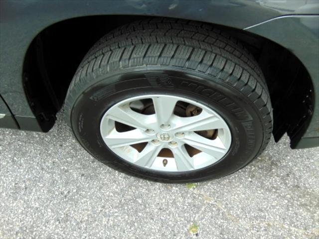 used 2013 Toyota Highlander car, priced at $13,900