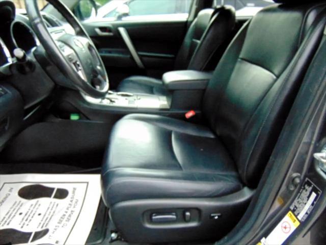used 2013 Toyota Highlander car, priced at $13,900